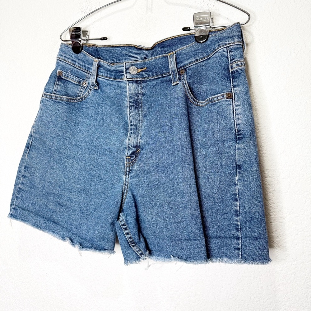 Vintage Levi’s 90s Cut Off Denim Jean High Rise Shorts 550